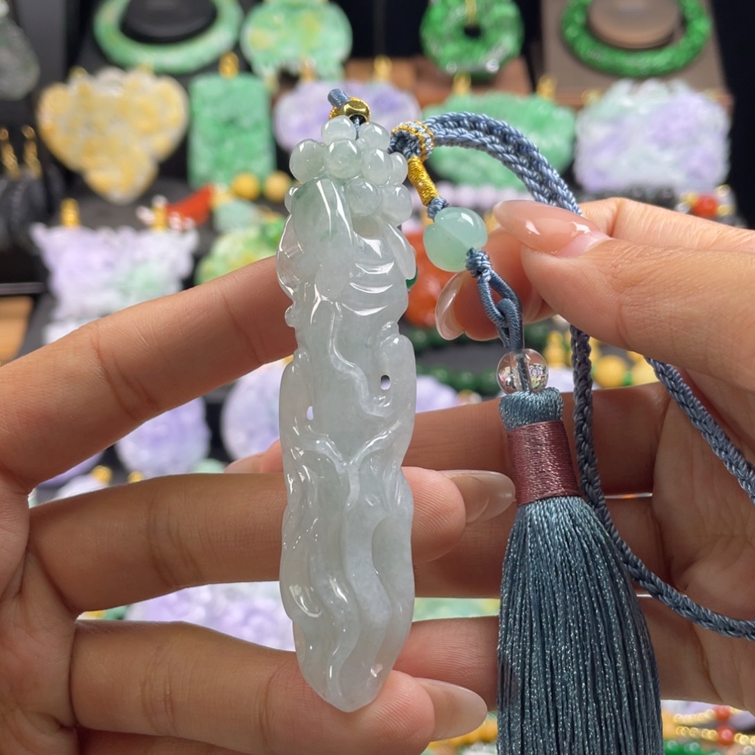 翡翠未镶嵌挂件待编织