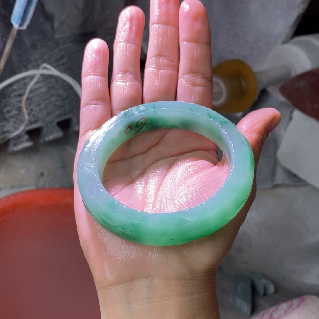 紫***瑰石英质玉（非洲翠）未镶嵌手镯定制