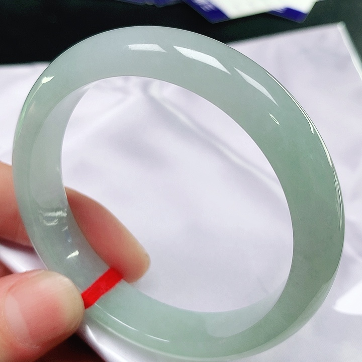 翡翠手镯未镶嵌翡翠手镯未镶嵌