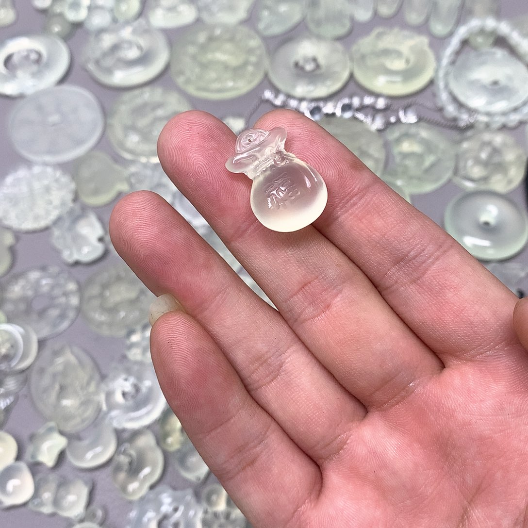 蛇纹石玉颈饰未镶嵌