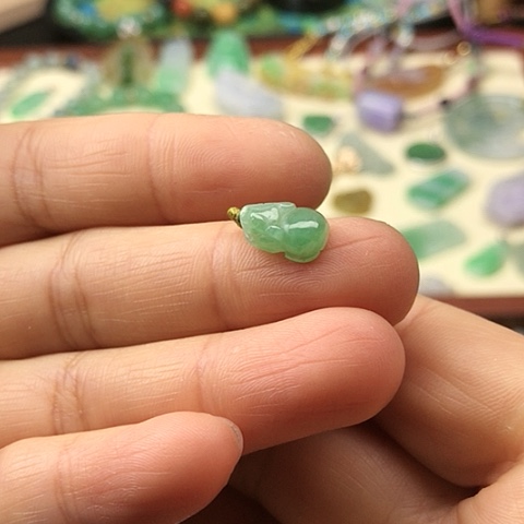 翡翠颈饰未镶嵌小貔貅