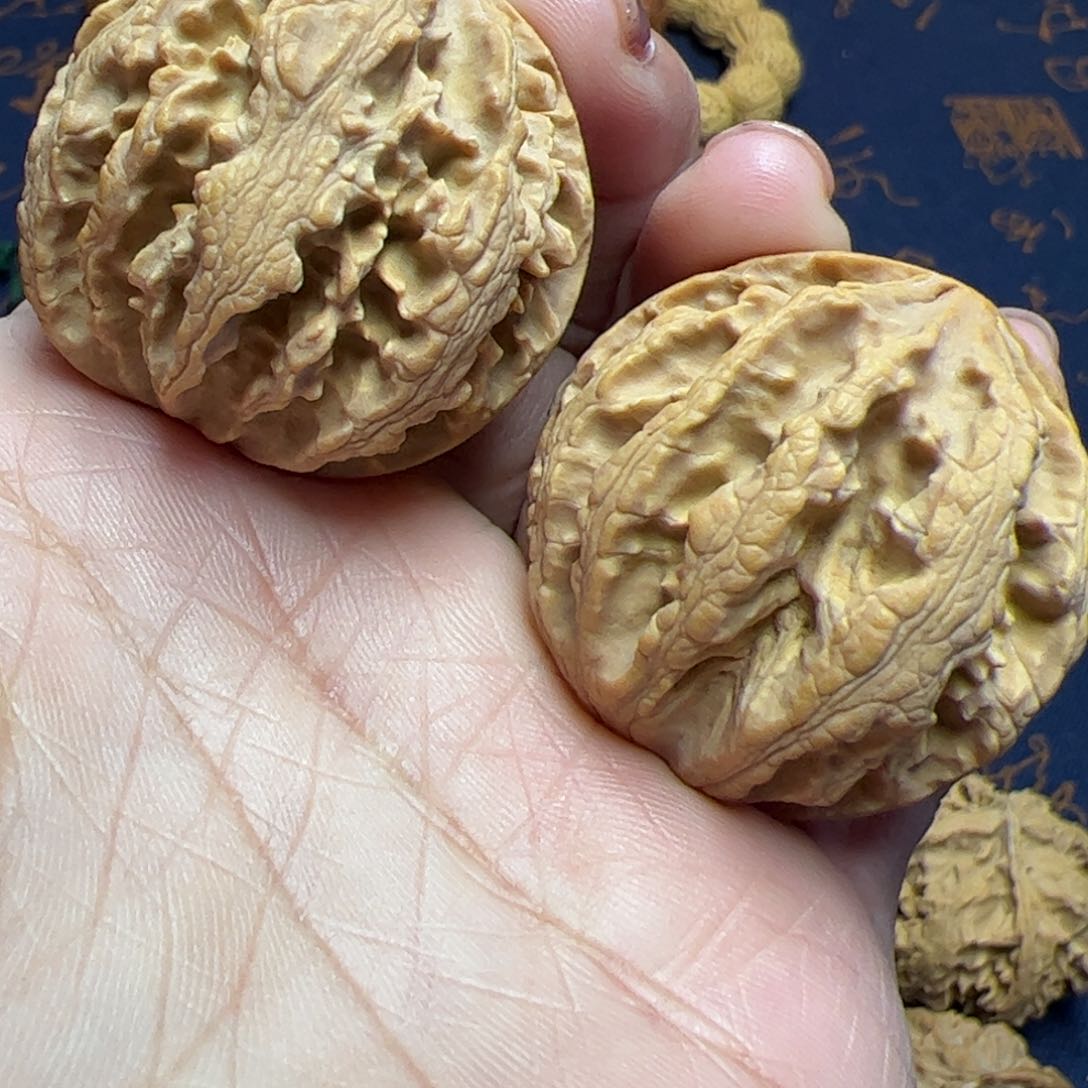 文玩核桃把件秦岭野生植物核桃