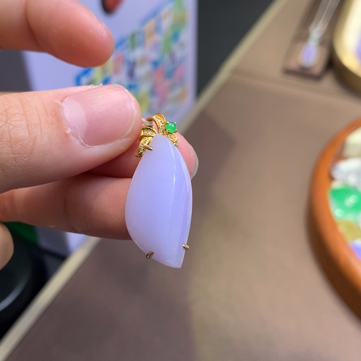 翡翠18K金镶嵌颈饰翡翠