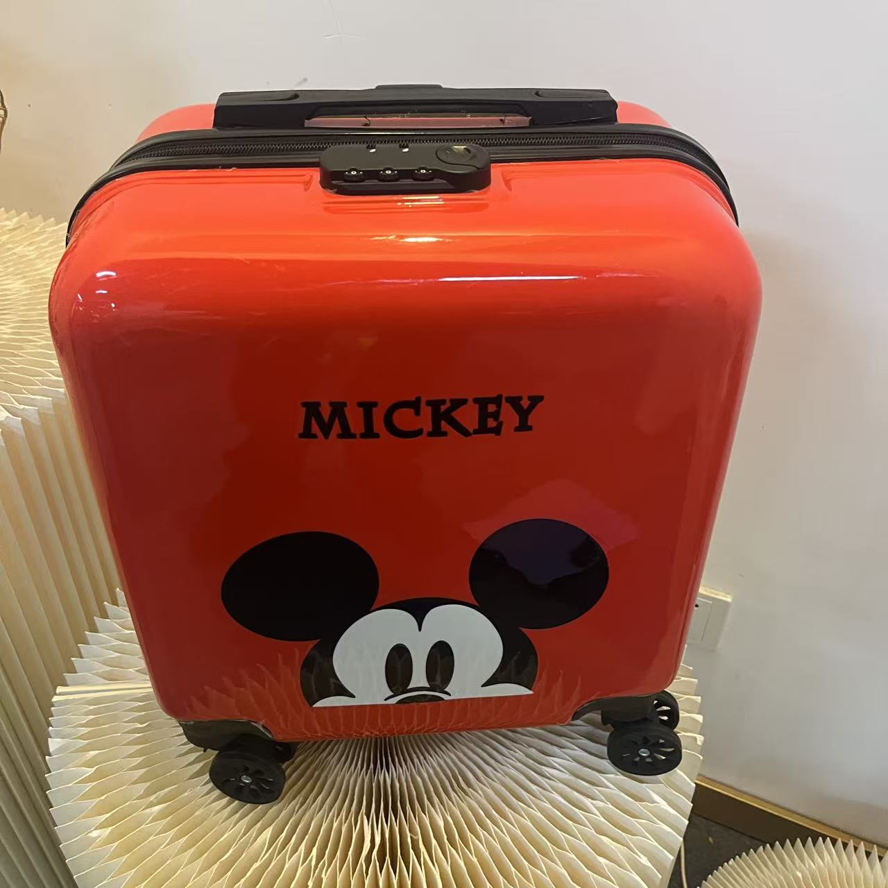 高品质精美卡通行李箱结实耐用万向轮  PL