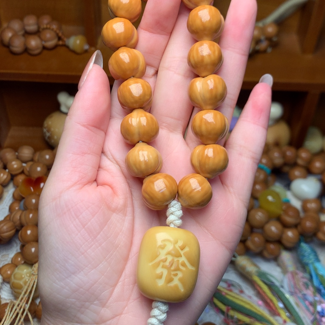 吊坠猴头核桃一代屁桃手持发牌