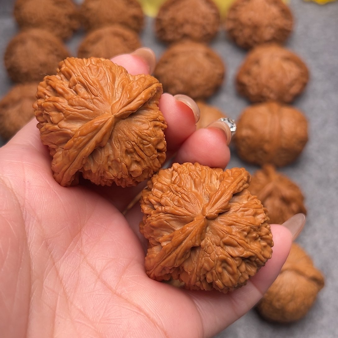 把件文玩核桃精品粗棱爆肉白狮子43+全品