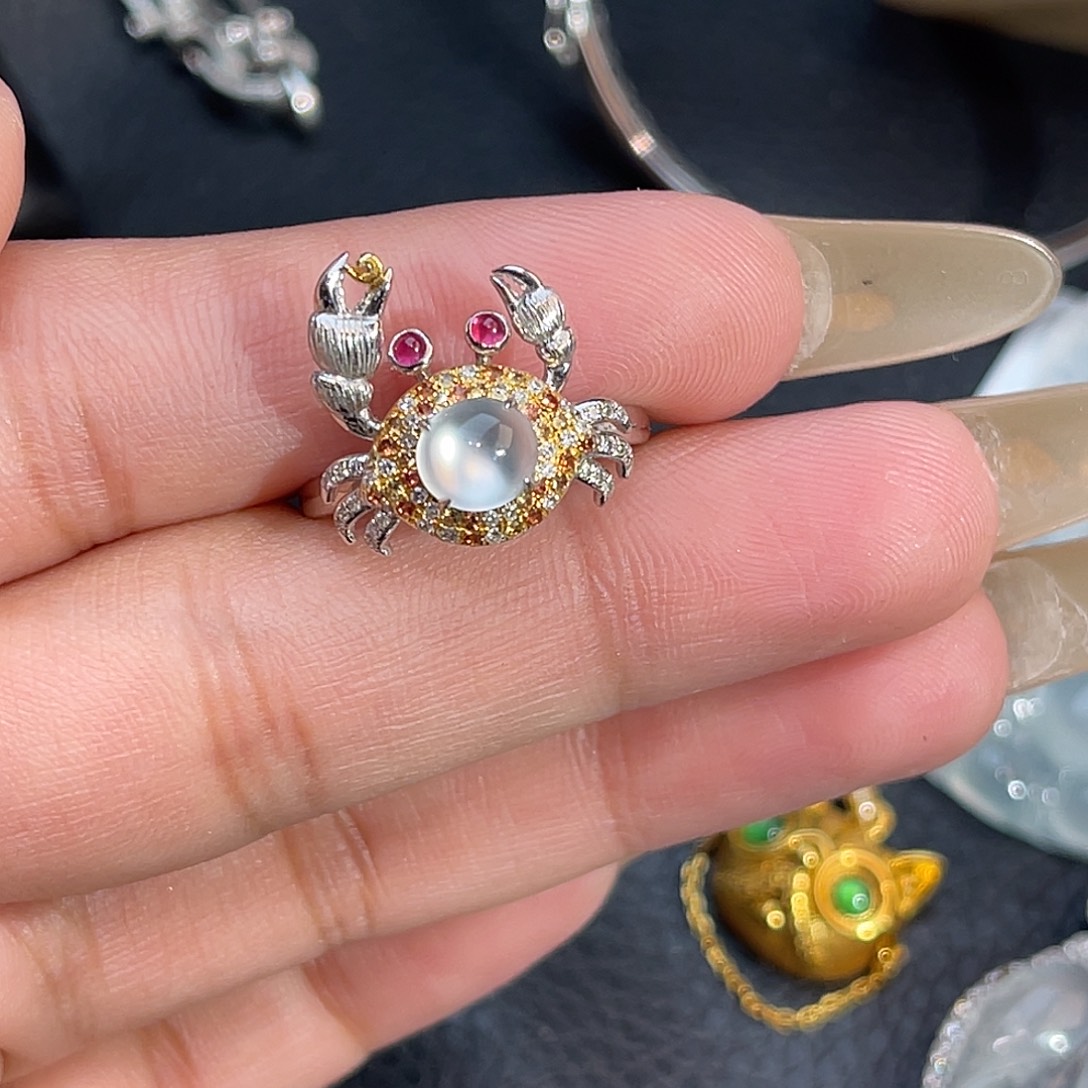 翡翠18K金镶嵌戒指螃蟹