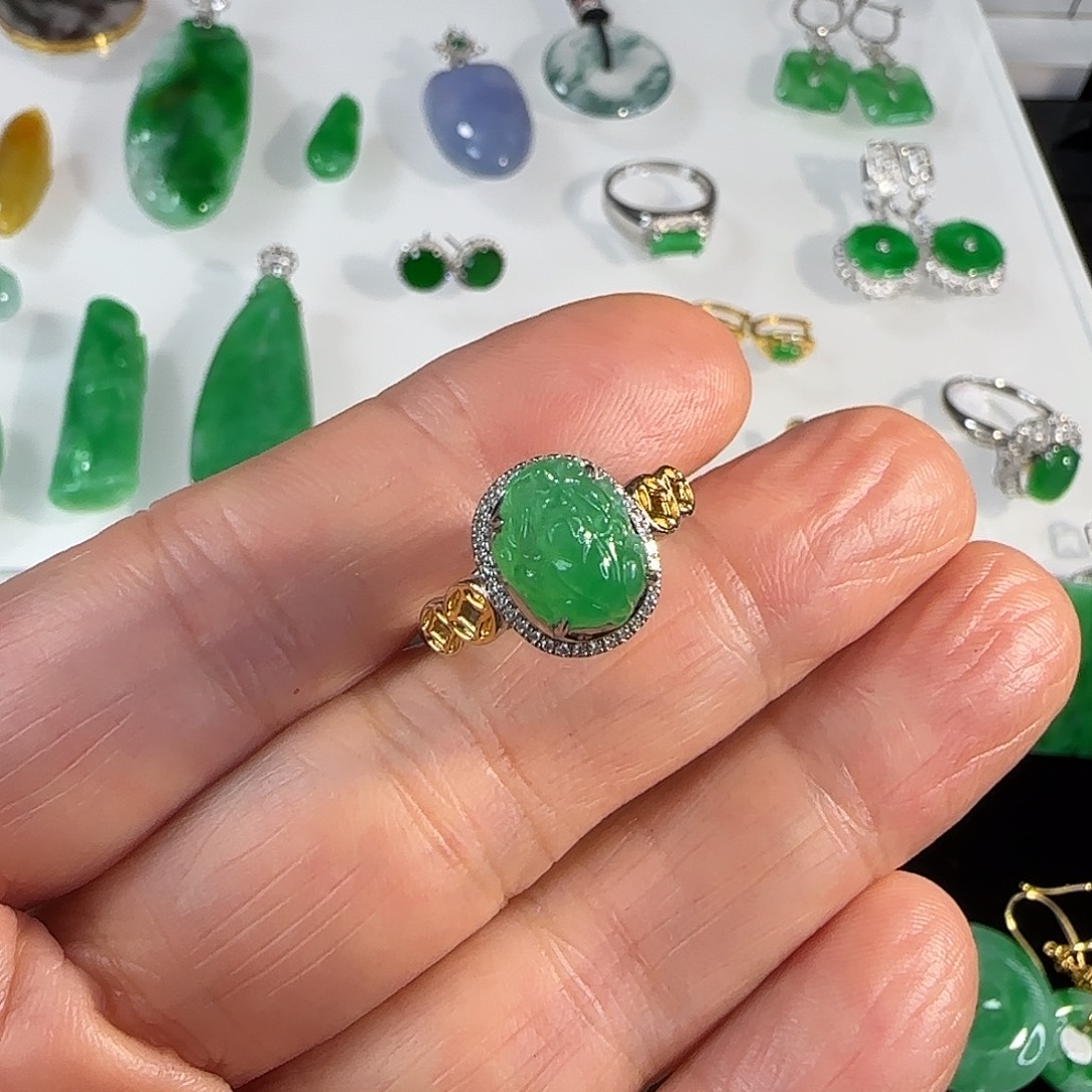 翡翠18K金镶嵌戒指