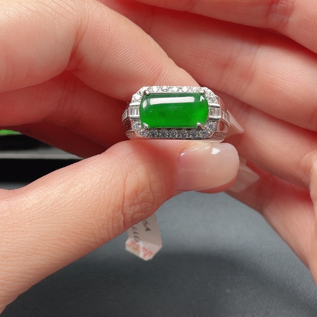 苦***来翡翠银S925镶嵌戒指没有运费险3432