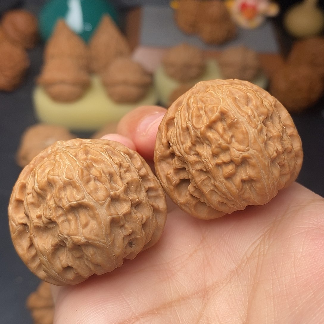 把件文玩核桃三角白全品36