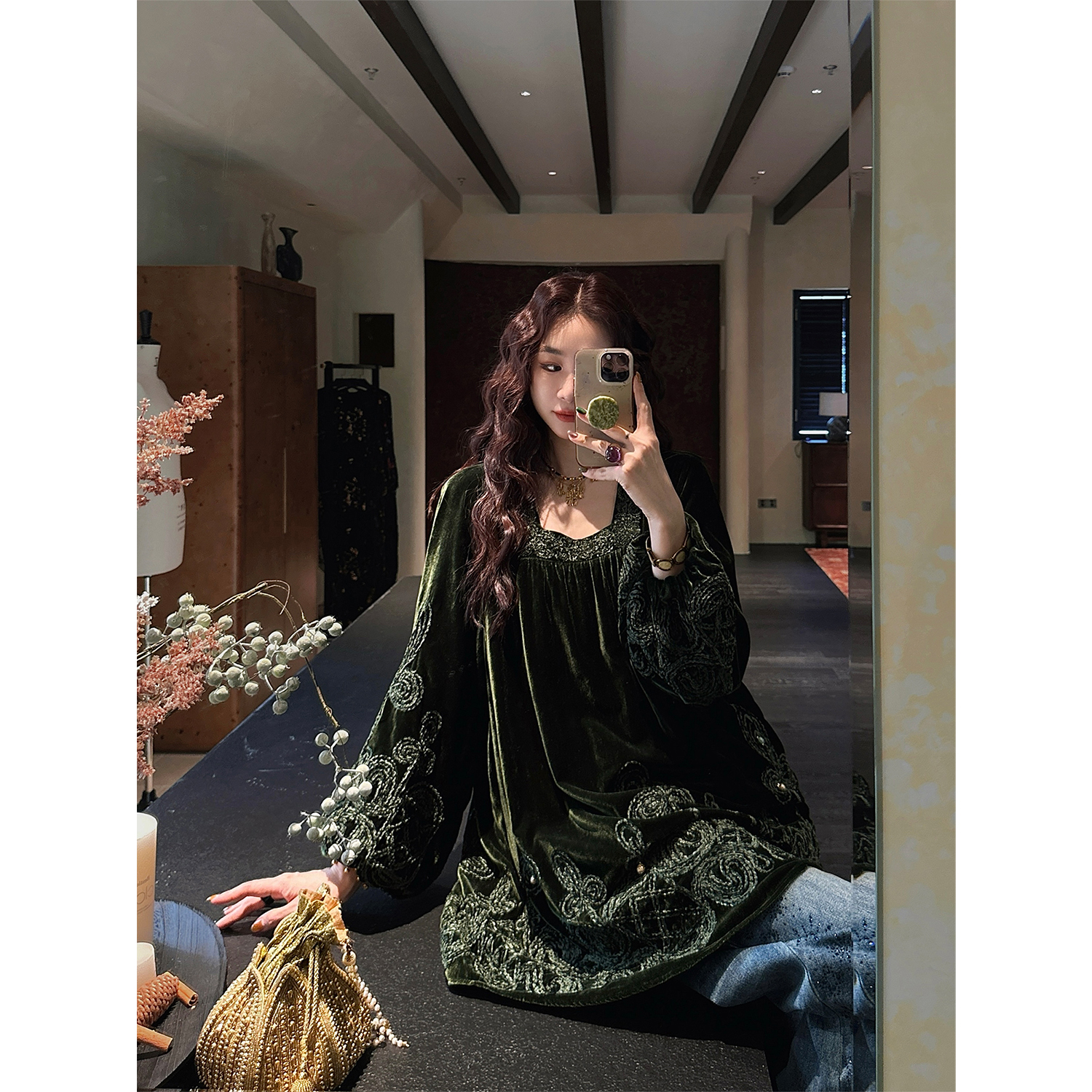 三吉黑花【穆彩】巨好看的早秋定位雪尼尔盘绳绣丝绒短款连衣裙