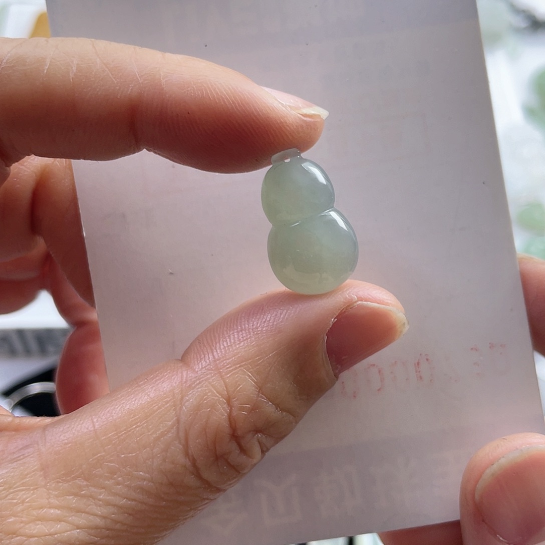 翡翠颈饰未镶嵌葫芦