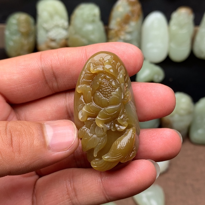 和田玉（糖玉）未镶嵌颈饰