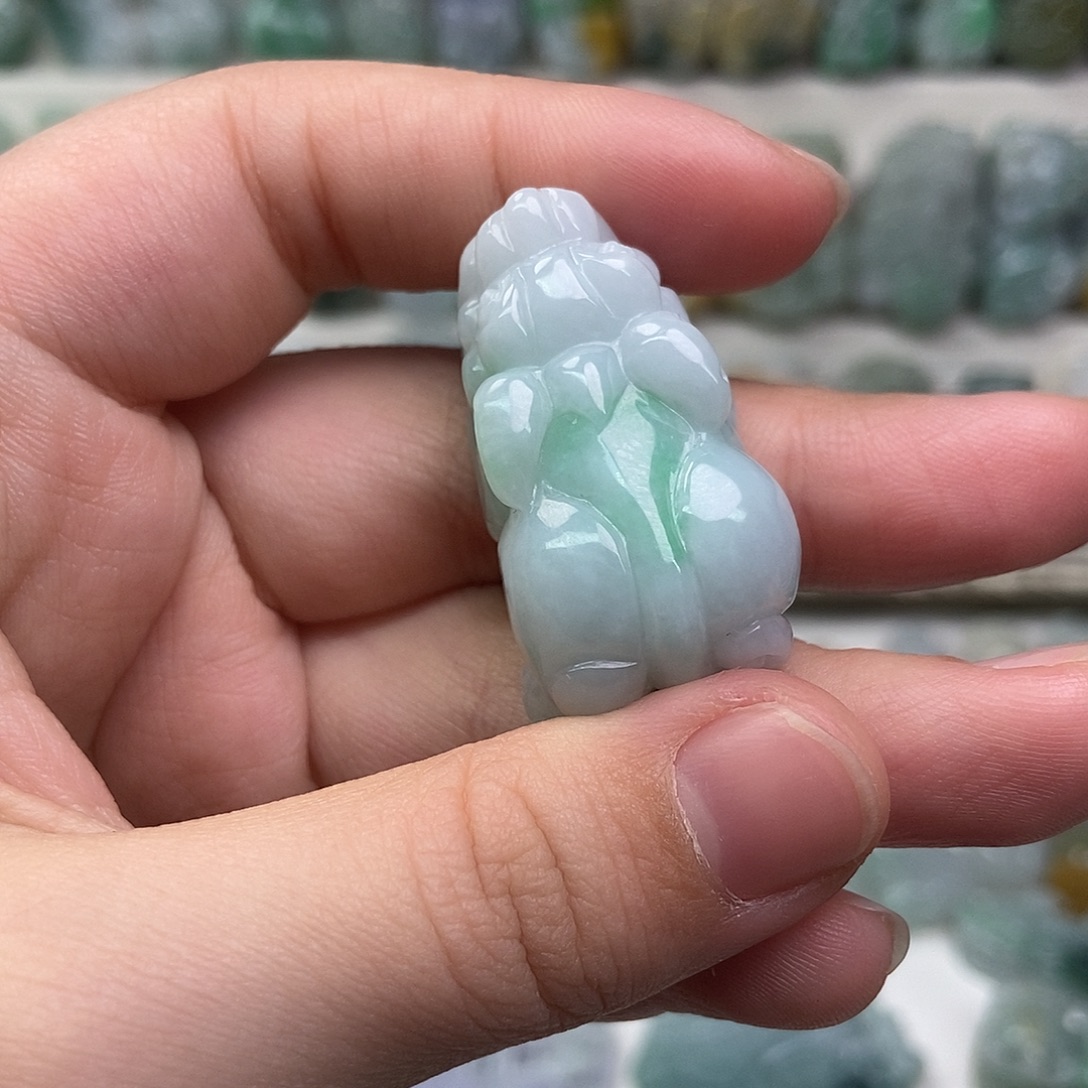 翡翠未镶嵌吊坠(赠链)