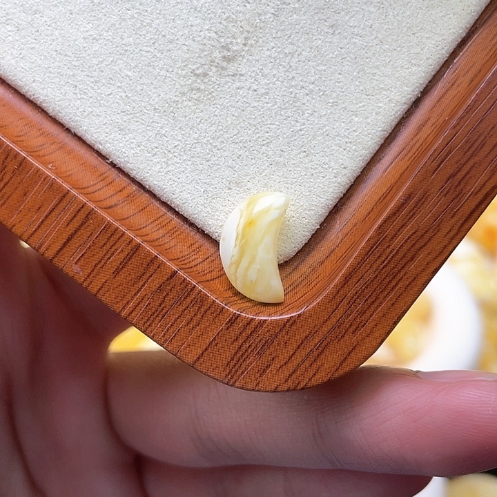 琥珀裸石未镶嵌蜜蜡