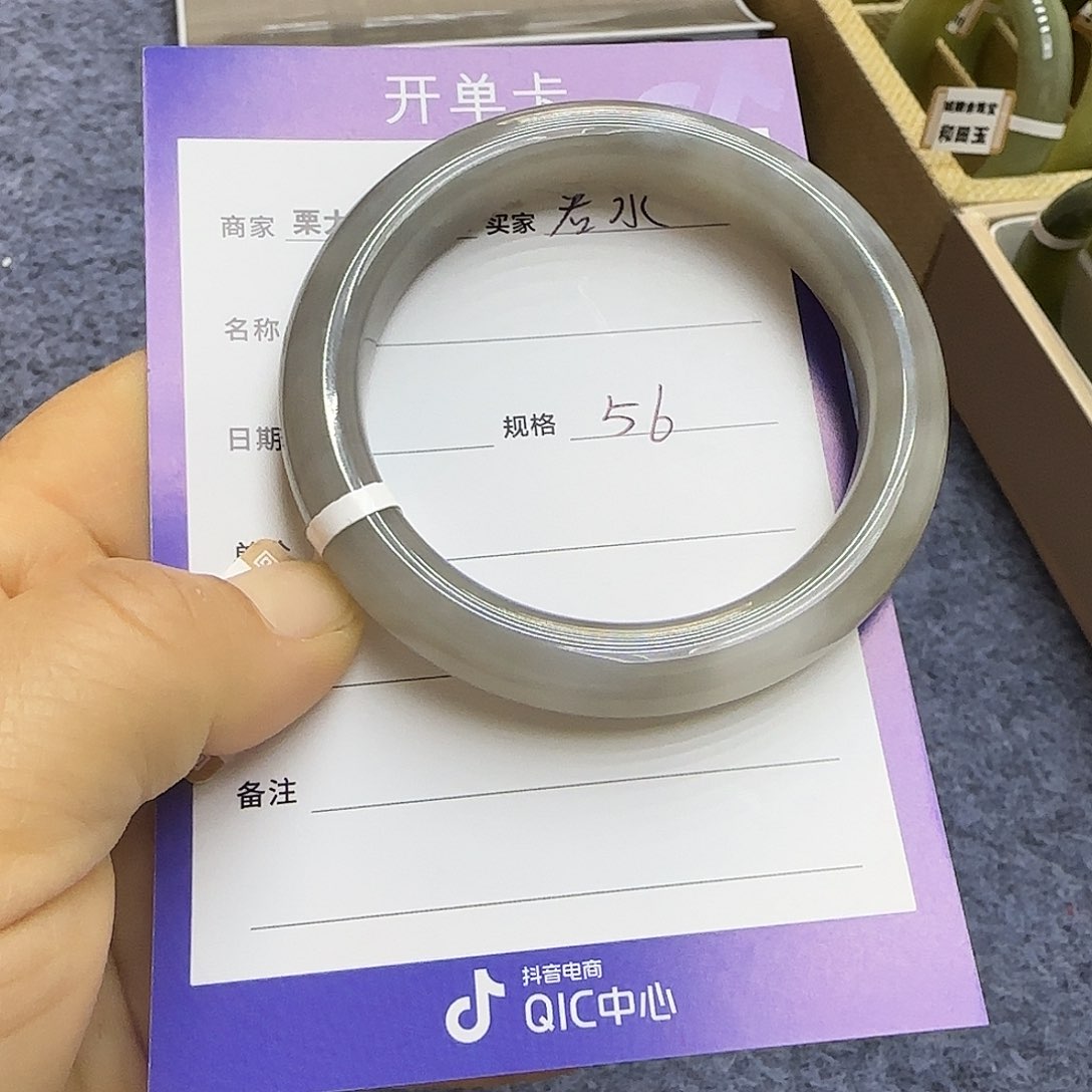 未镶嵌手镯和田玉上***?