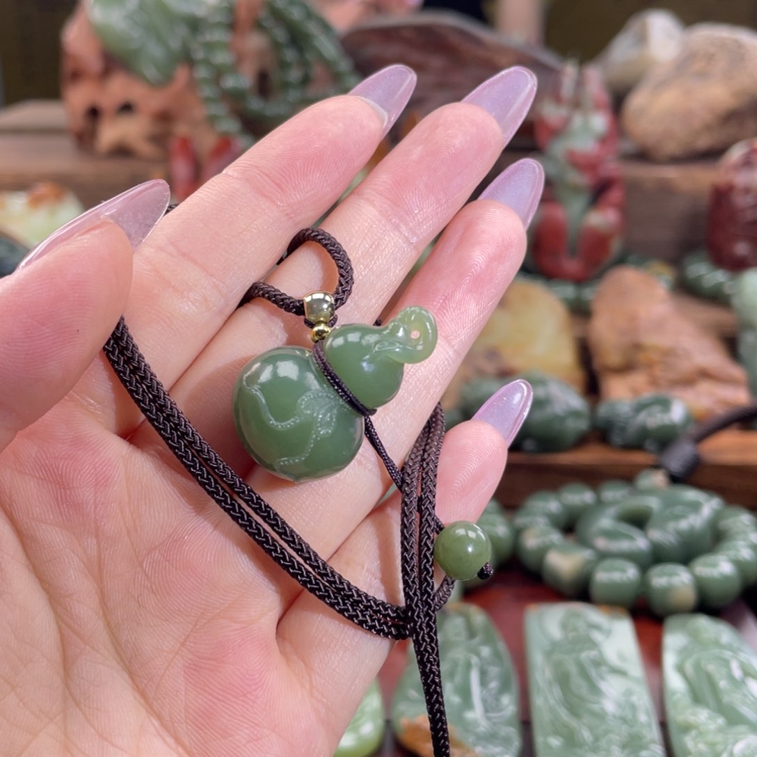 岫岩老玉（透闪石质玉）颈饰未镶嵌小*崽