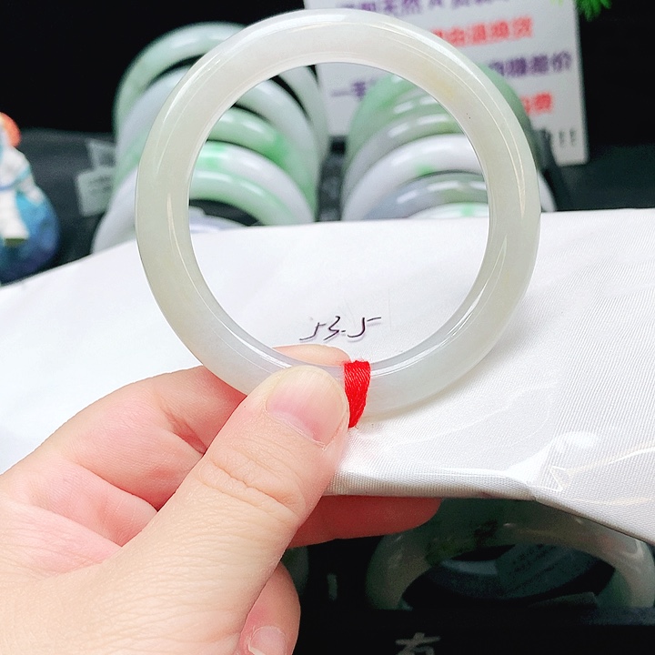 翡翠未镶嵌手镯206