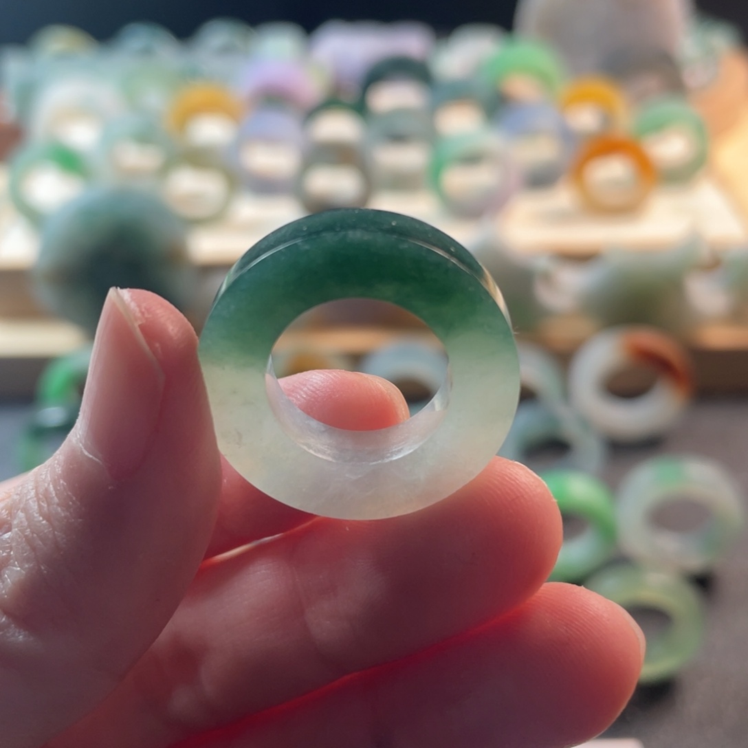 定制翡翠未镶嵌戒指