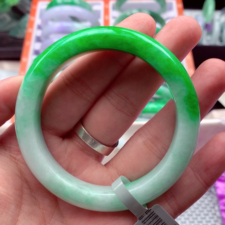 随***缘翡翠未镶嵌手镯翡翠定金