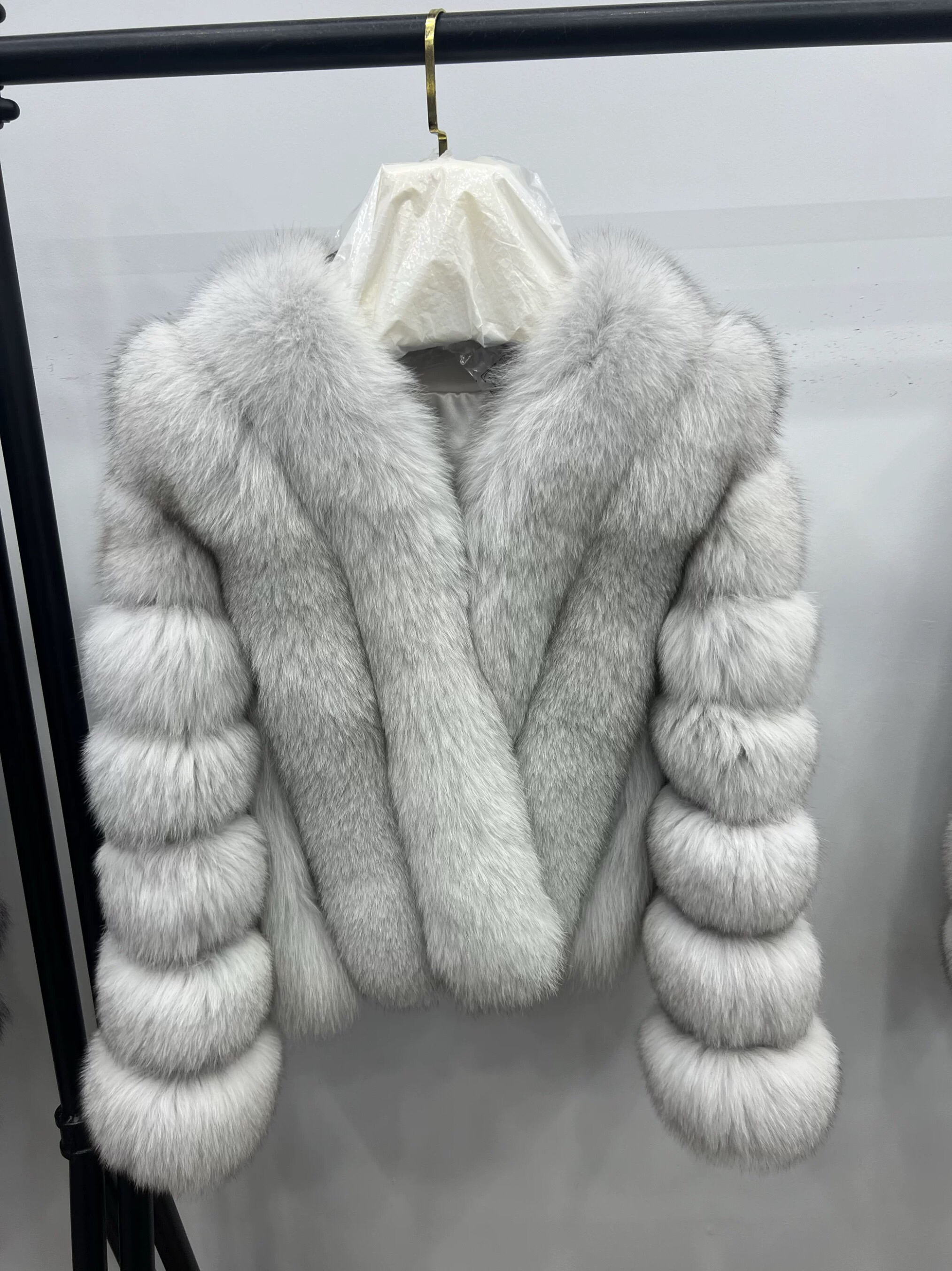 2024年新款狐狸毛竖条外套