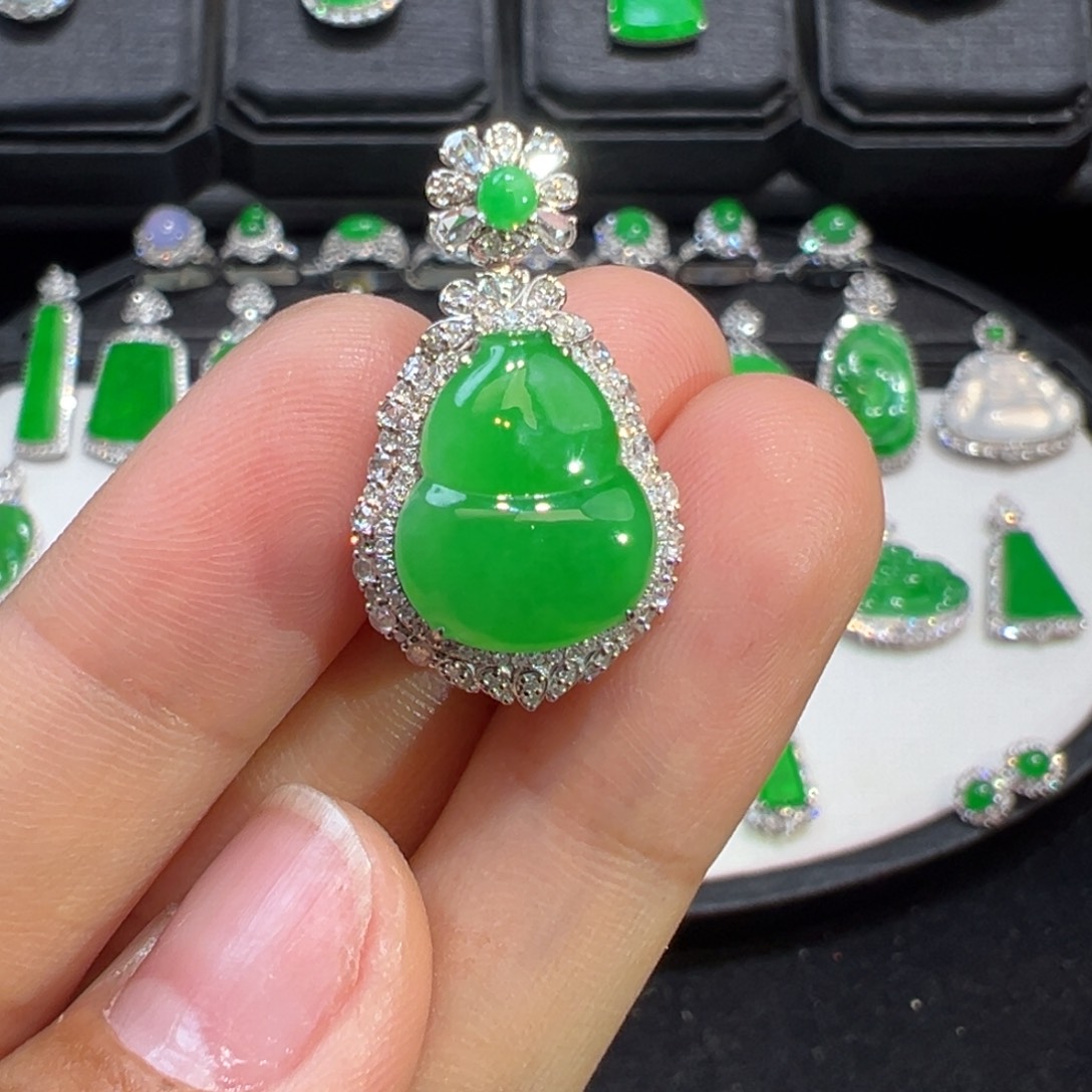 翡翠18K金镶嵌颈饰收到货48小时鉴赏期