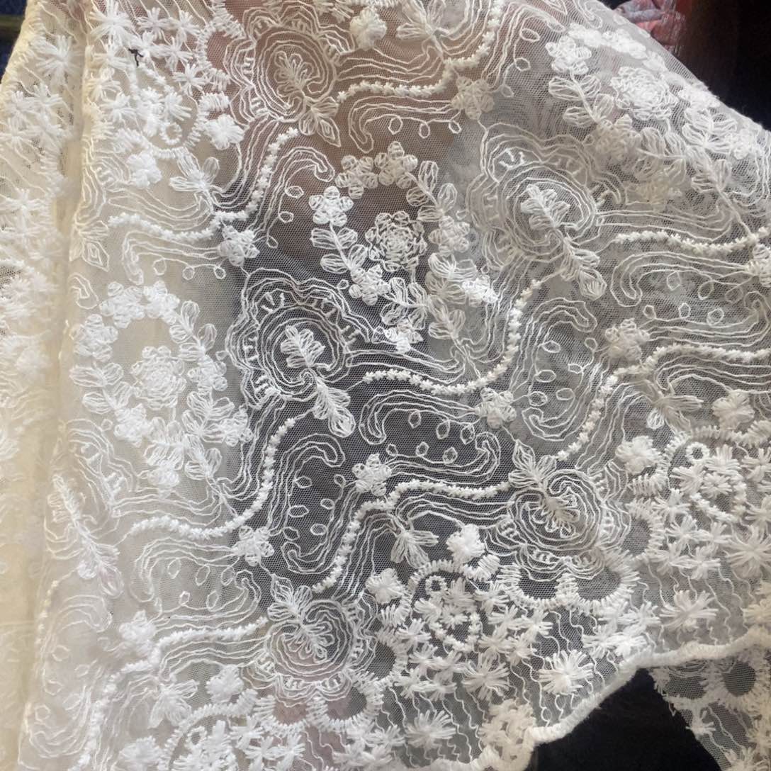 无纺布白色绣花两米