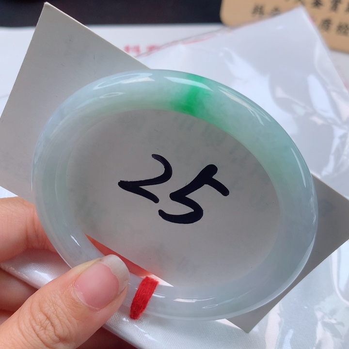 翡翠手镯（圆镯）未镶嵌高货微瑕