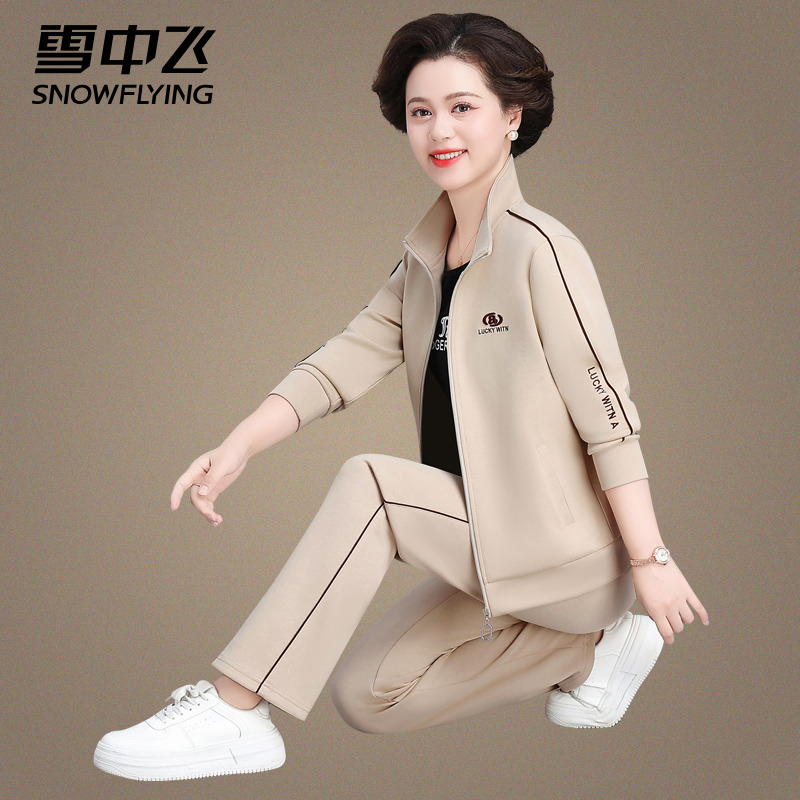 雪中飞妈妈春装跑步运动服套装2025新款中老年人女装大码三件套H