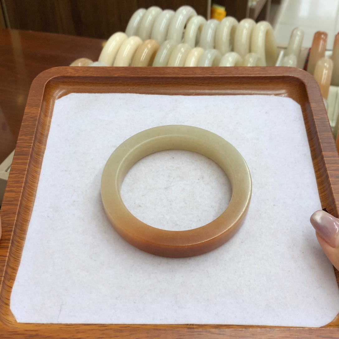 石英质玉未镶嵌手镯