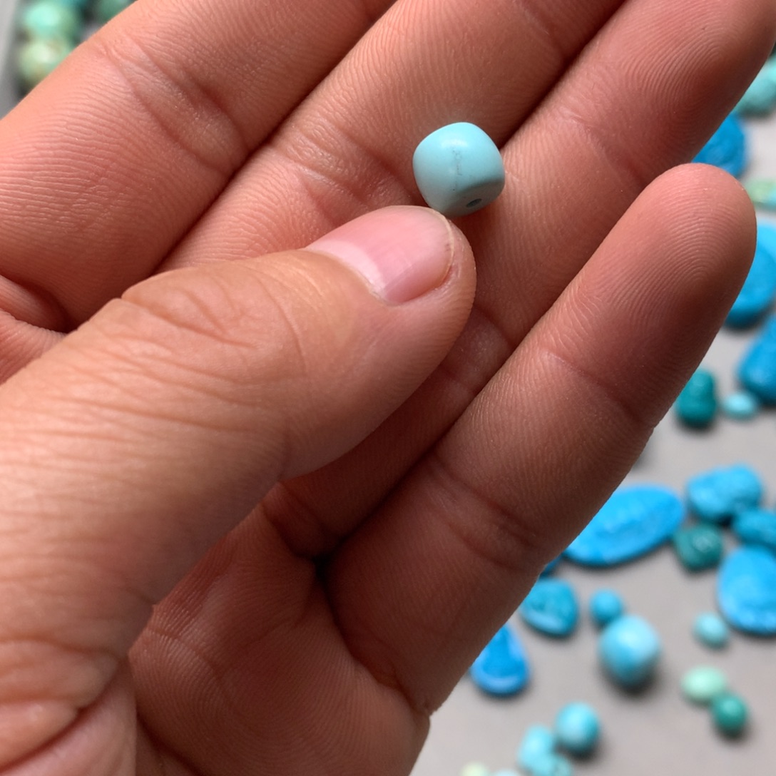 绿松石未镶嵌颈饰