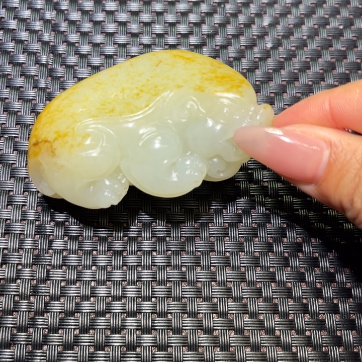 和田玉未镶嵌把件貔貅