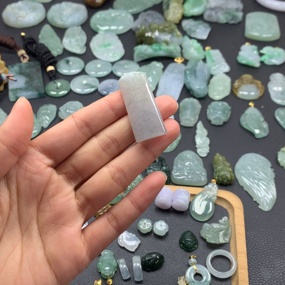 翡翠颈饰未镶嵌仿古无事牌