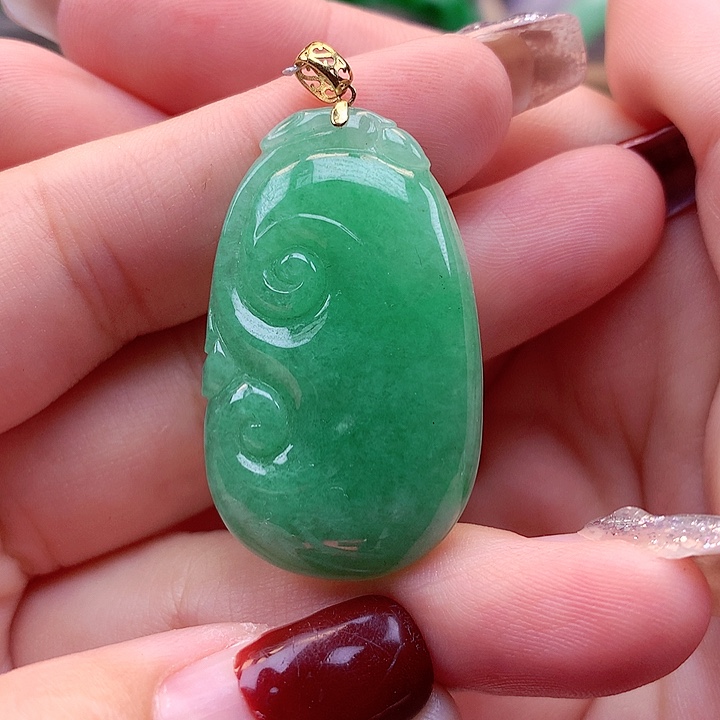 翡翠颈饰18K金镶嵌翡翠