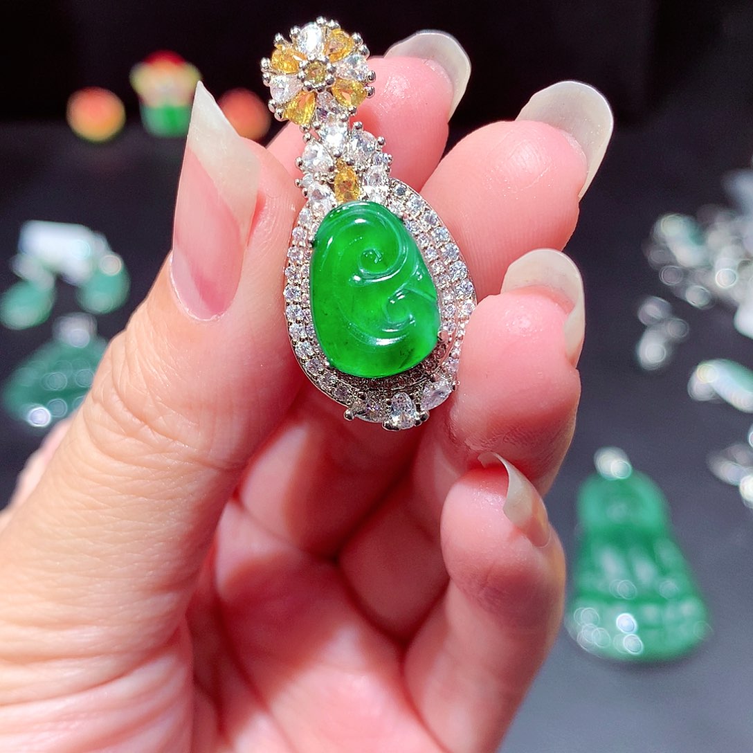 【闪购商品】翡翠吊坠(不含链)未镶嵌