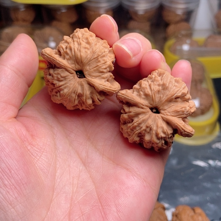 文玩核桃吊坠虾***。血麒麟37