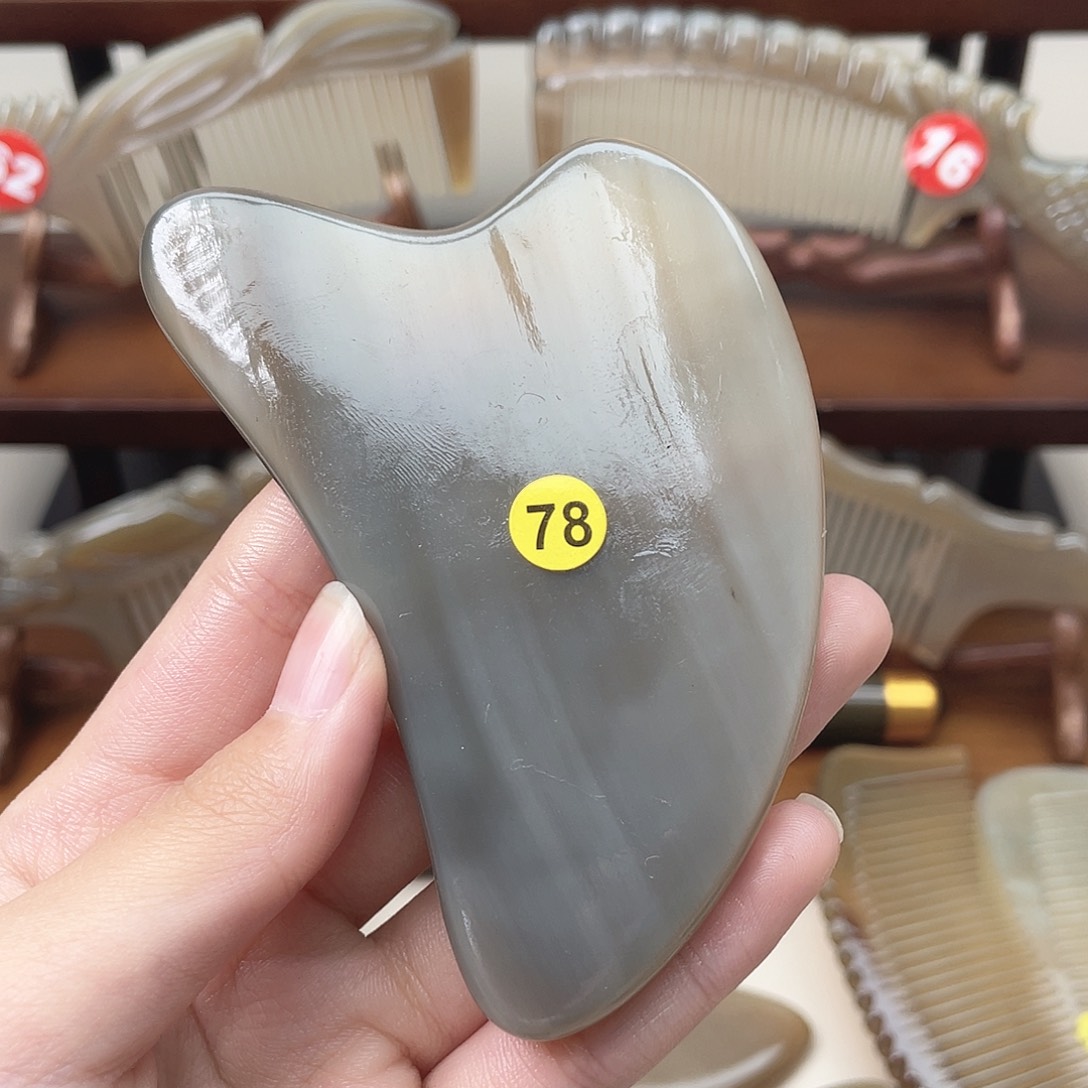 纯手工制作的牛角梳78婧***c