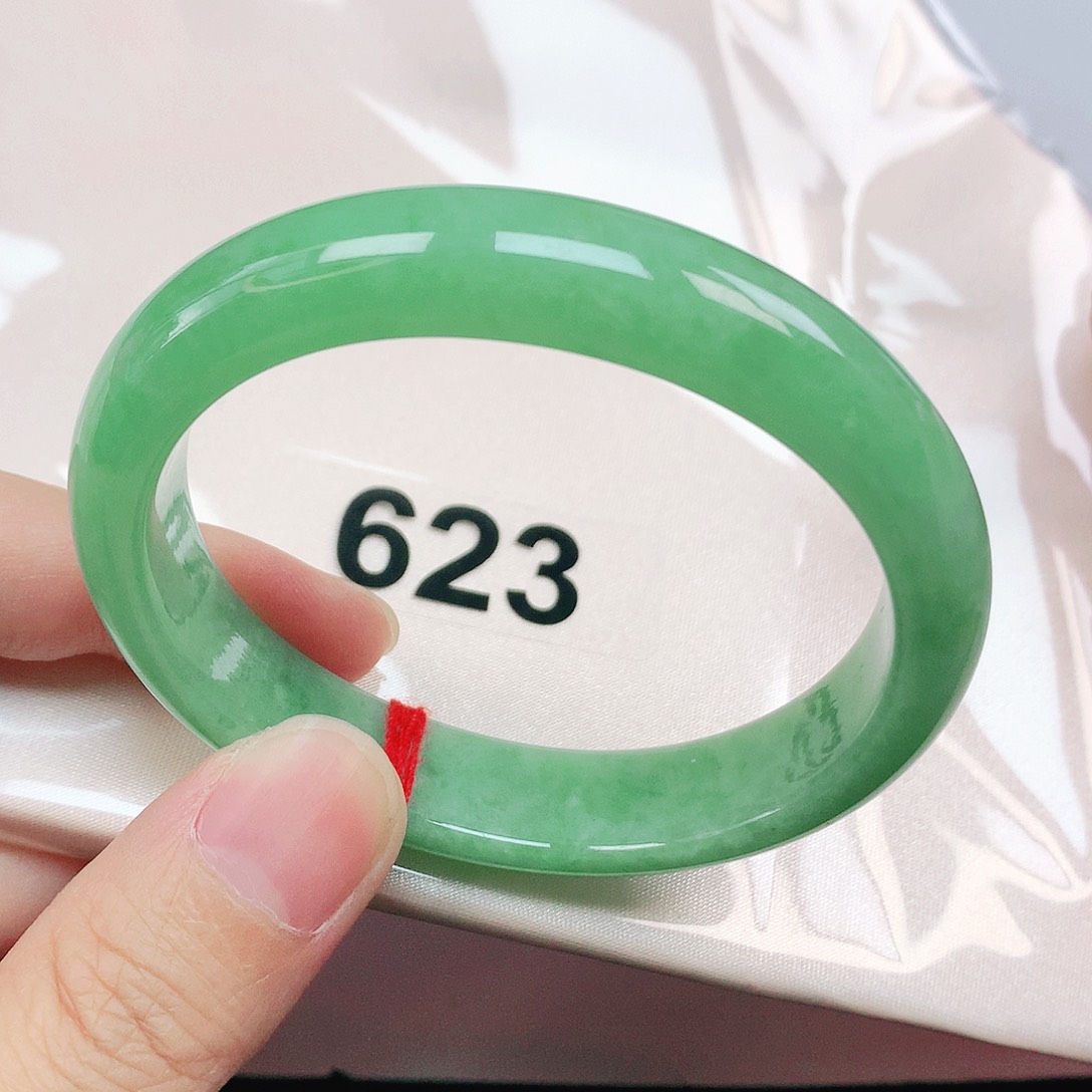 翡翠手镯未镶嵌抖音623