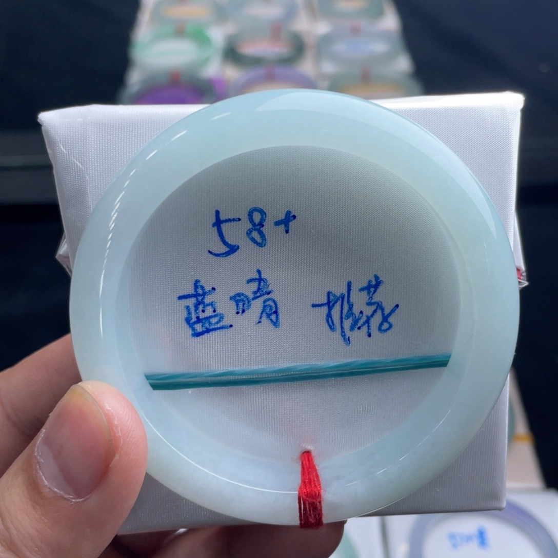 翡翠手镯未镶嵌翡翠手镯