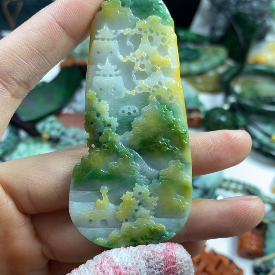 翡翠颈饰未镶嵌哆*咪吊坠