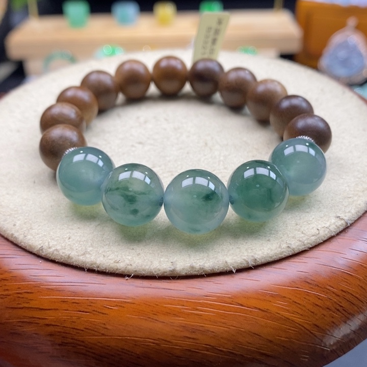 沉香木手串翡翠冰蓝飘花手串
