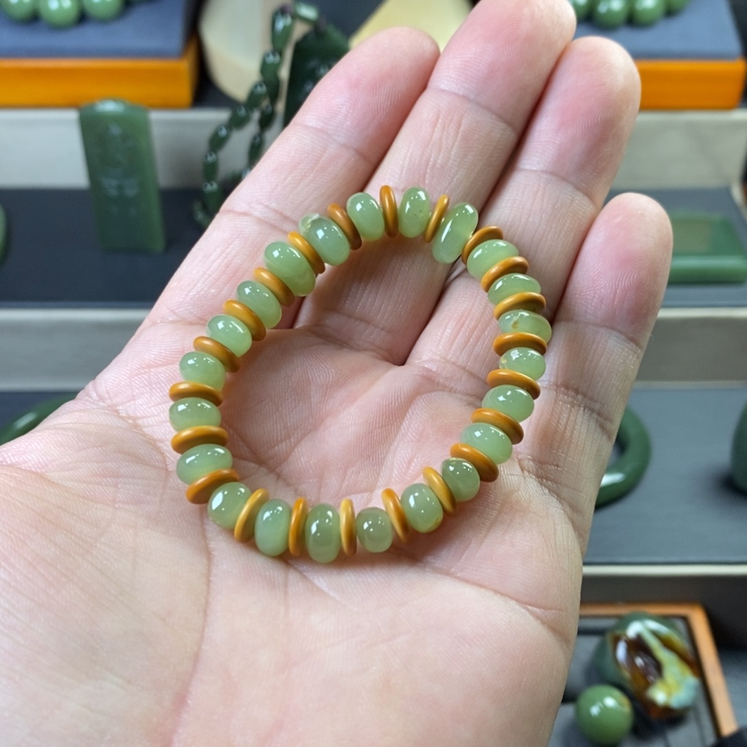 林***缘岫岩河磨玉（透闪石质玉）未镶嵌颈饰