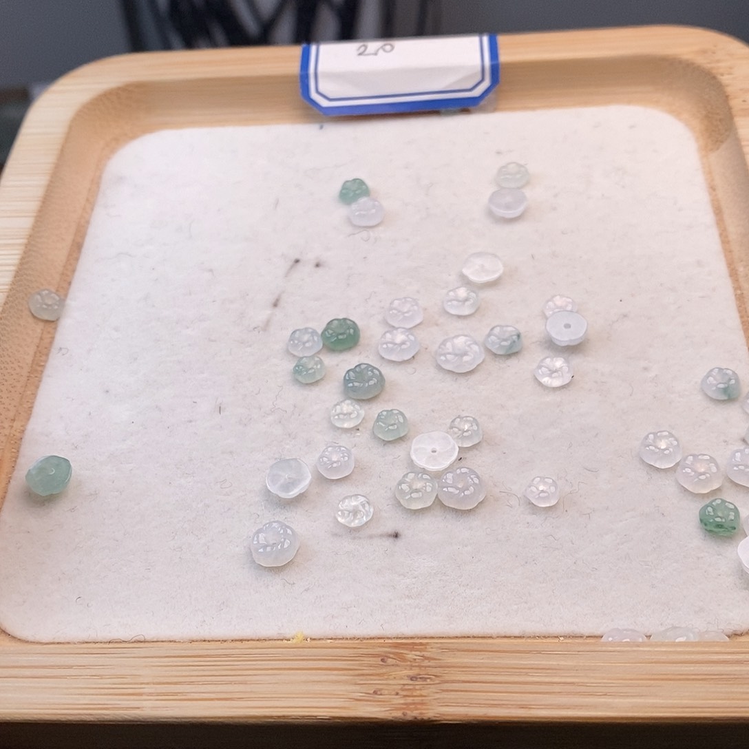 翡翠颈饰未镶嵌有钱花两个起拍