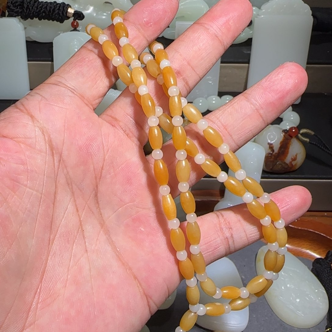 和田玉颈饰未镶嵌随***看