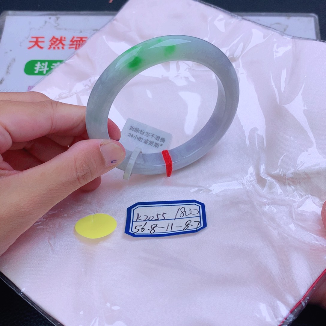 翡翠手镯未镶嵌翡翠