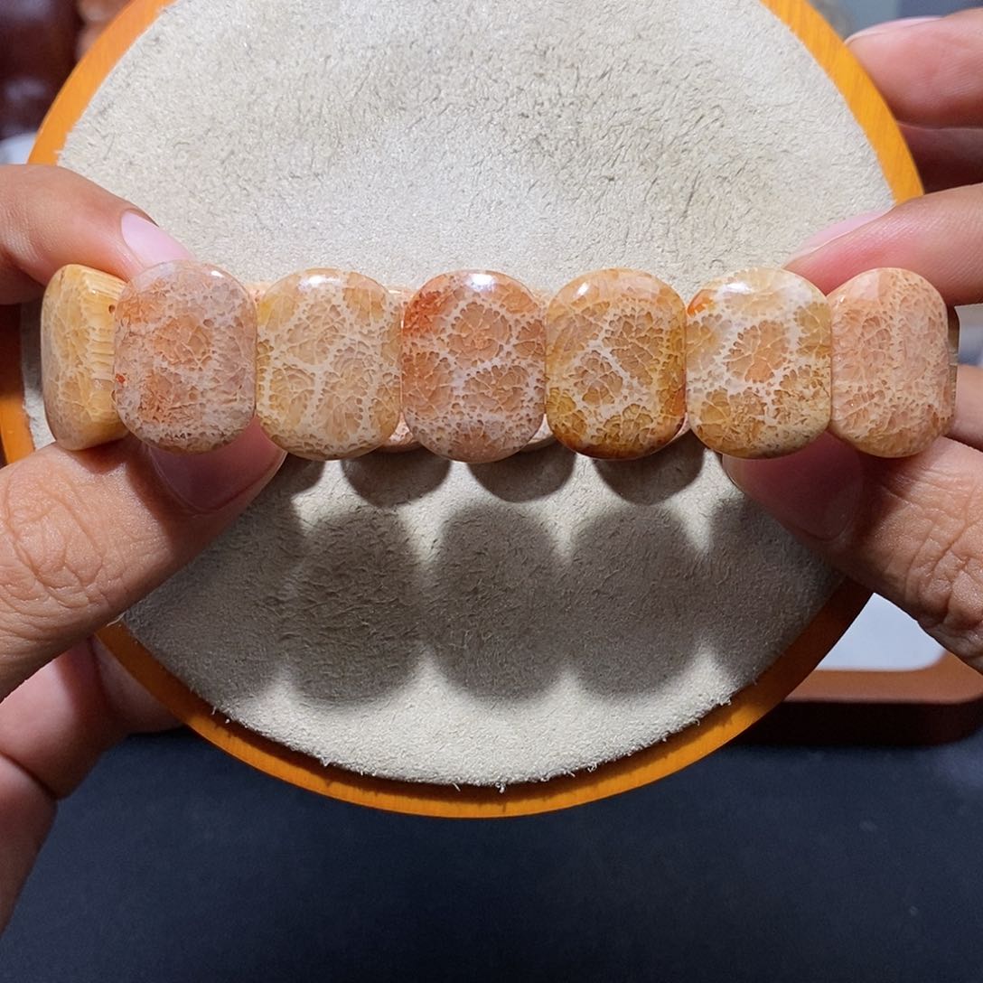 硅化珊瑚（珊瑚玉）手串未镶嵌闪电纹100