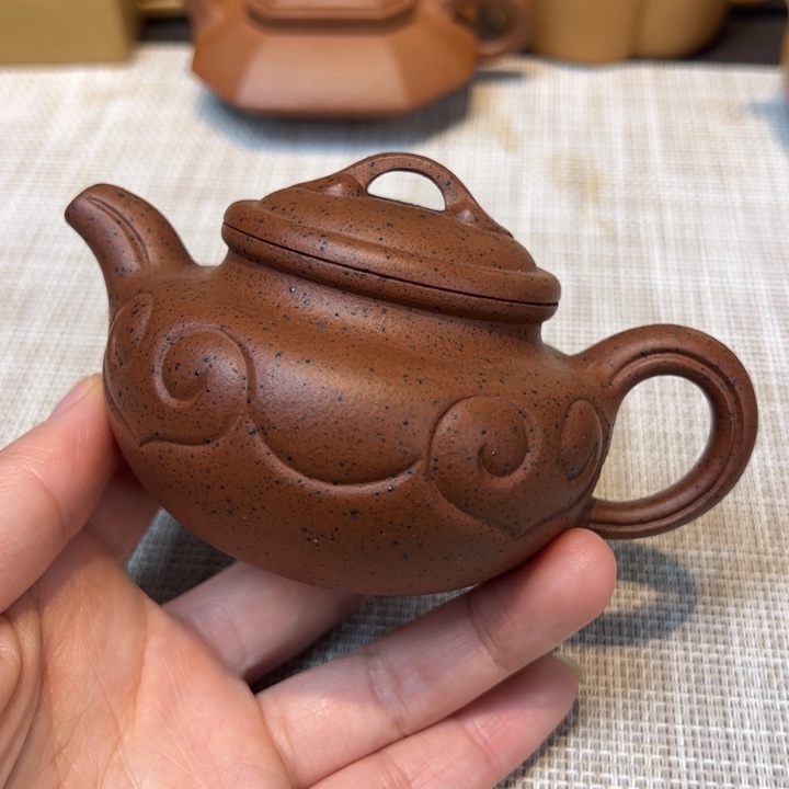 紫砂茶壶仿古如意，容量160毫升，龙血砂