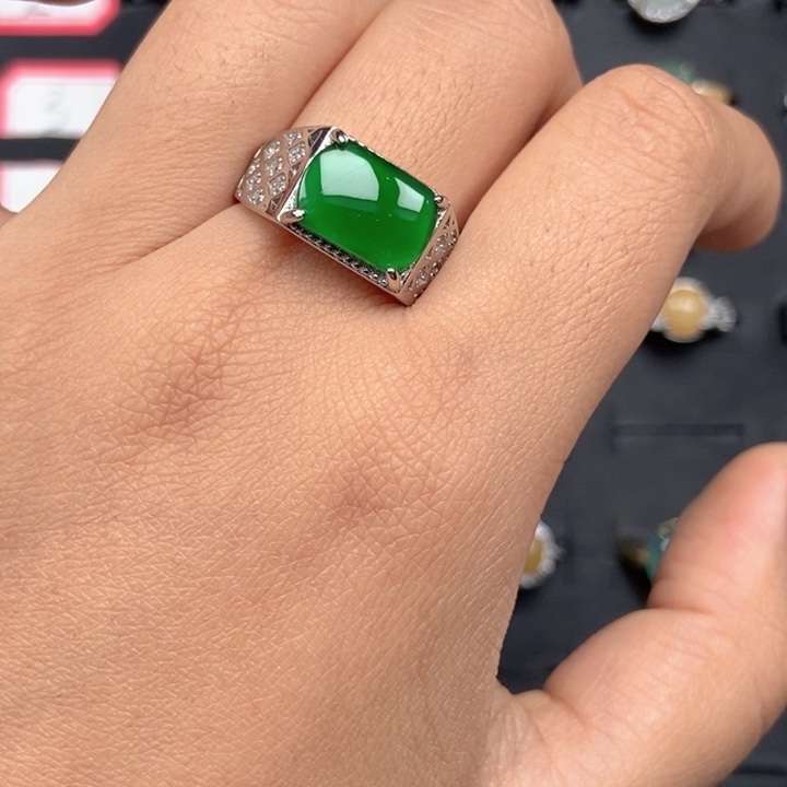 金***格翡翠未镶嵌戒指戒指