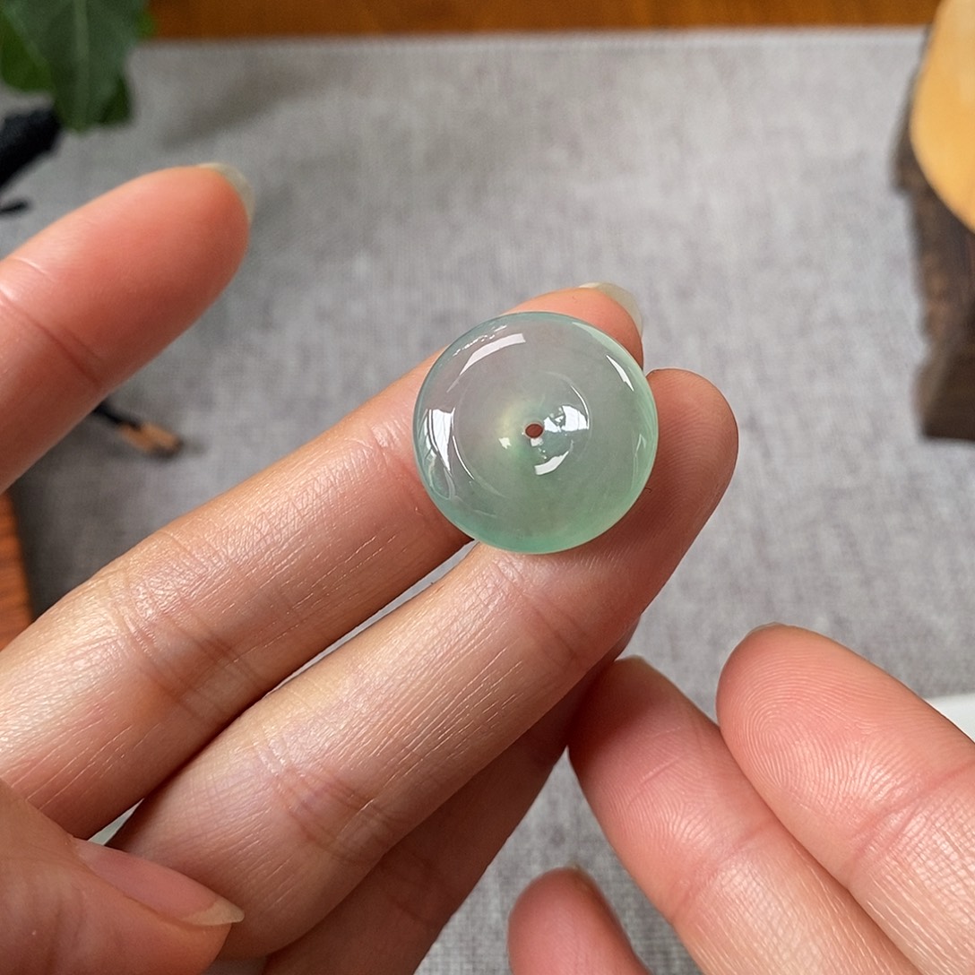 翡翠未镶嵌颈饰天然的缅甸翡翠A货