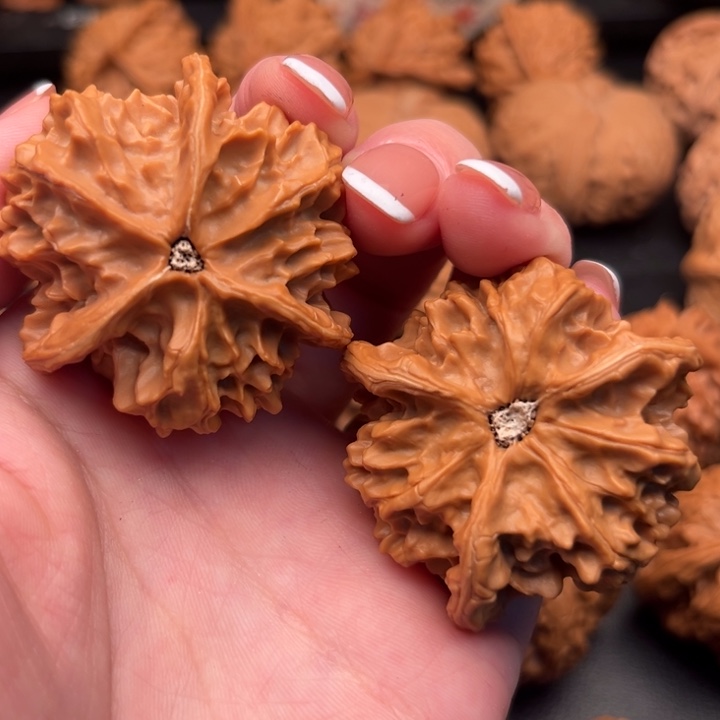 文玩核桃吊坠9*16三棱